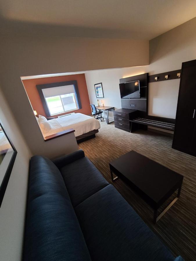 Holiday Inn Express Hotel & Suites Sheldon By Ihg Exterior photo